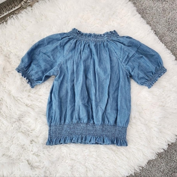 Old Navy Scoop-Neck Smocked Chambray Blouse. Size Small Tall. New. - Picture 3 of 8